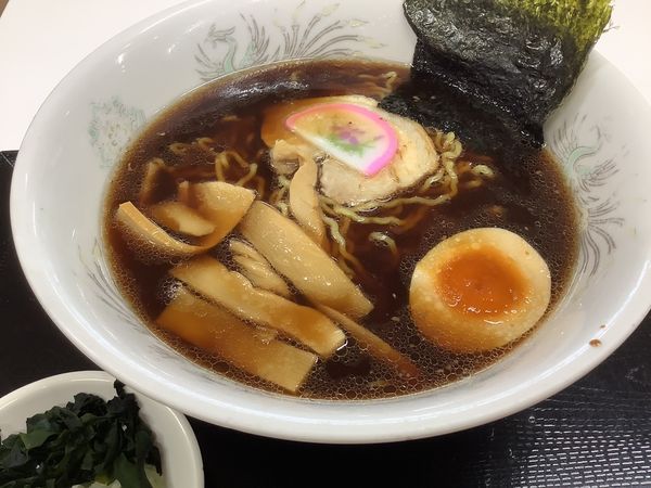 「双葉コク黒ラーメン 800円」@双葉SA(下り)フードコートの写真