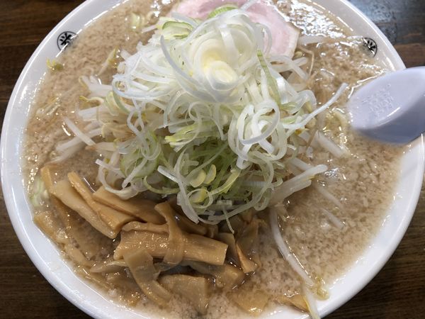 「しょうゆらーめん(大盛) 野菜、めんま増量」@こってりらーめん 誉の写真