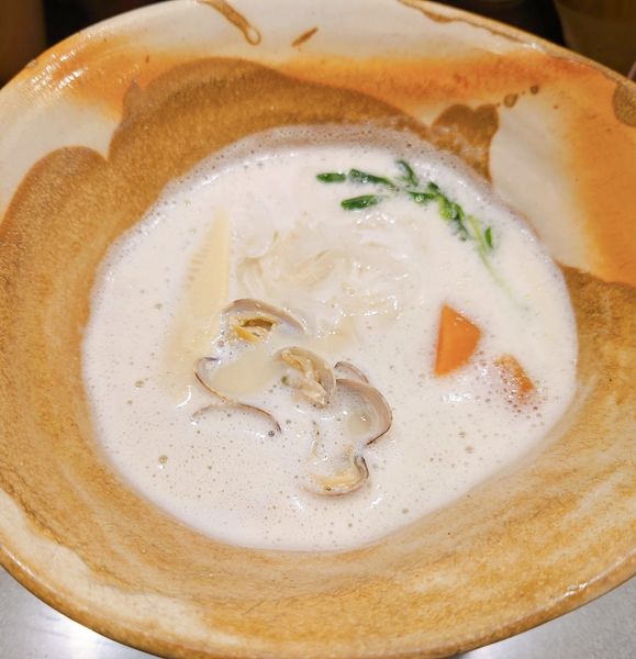 「浅利香る春の鶏soba【期間•数量限定】」@三代目 晴レル屋の写真