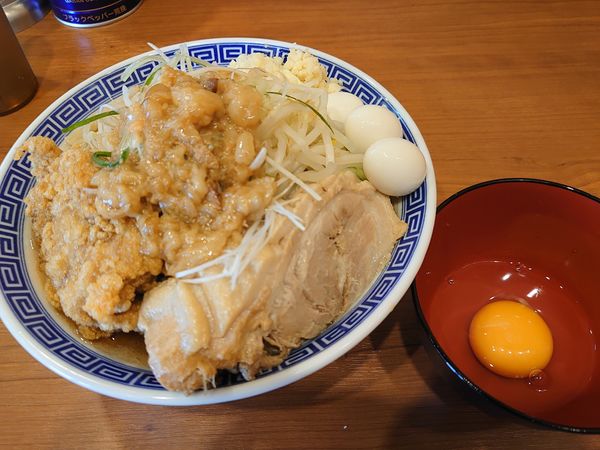 「特製ラーメン 生卵 ニンニク アブラ」@びんびん豚 坂戸店の写真
