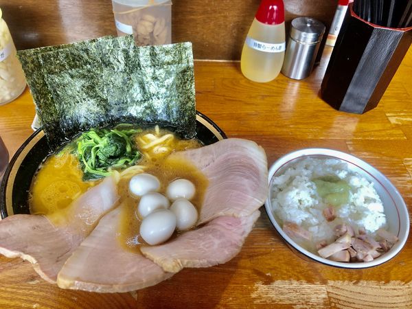 「チャーシュー麺、うずら、ライス」@末廣家の写真