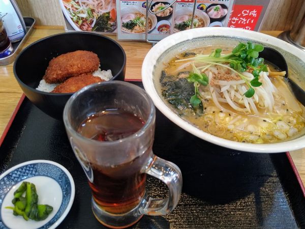 「みそラーメン (ミニソースカツ丼セット) 880円」@らーめん ペコペコの写真
