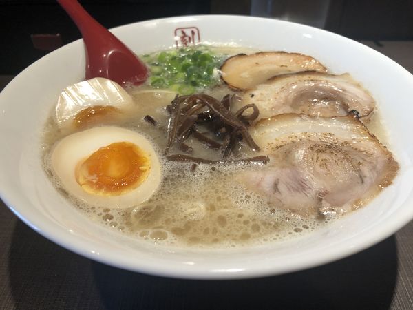 「豚骨らーめん」@魚介豚骨らーめん 刻の写真