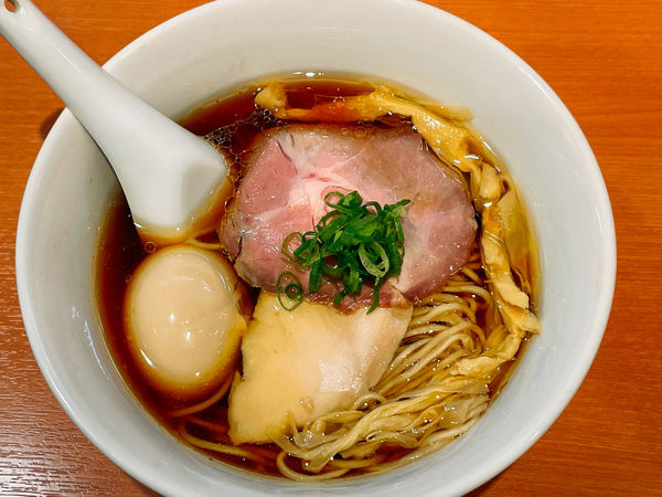 「味玉醬油ラーメン　900円」@らぁ麺 はやし田 池袋店の写真