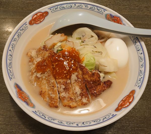 「特製ちゃんぽん+ゆで玉子(880円)」@すぱいすの写真