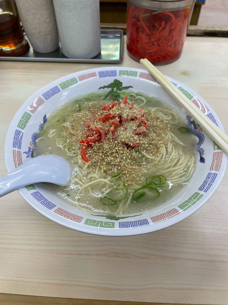 「博多ラーメン＋替玉」@はかたや 春日店の写真