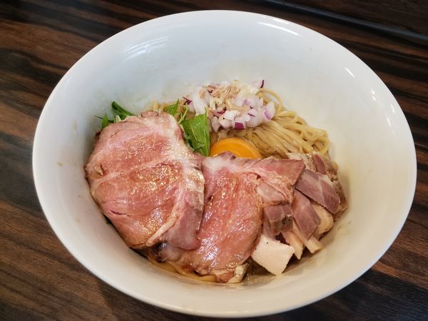 「淡海地鶏鶏脂そば　イベリコ豚ベジョータ肉」@中華そば 梟の写真