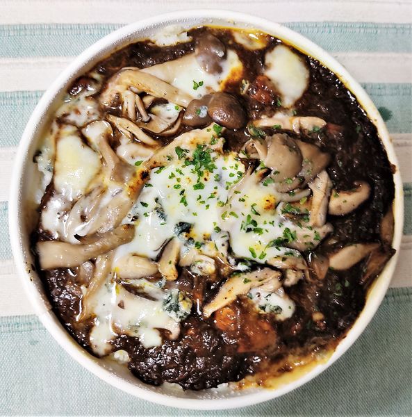 「キノコとゴルゴンゾーラチーズ黒カレー　900円」@浅草宅配横丁の写真