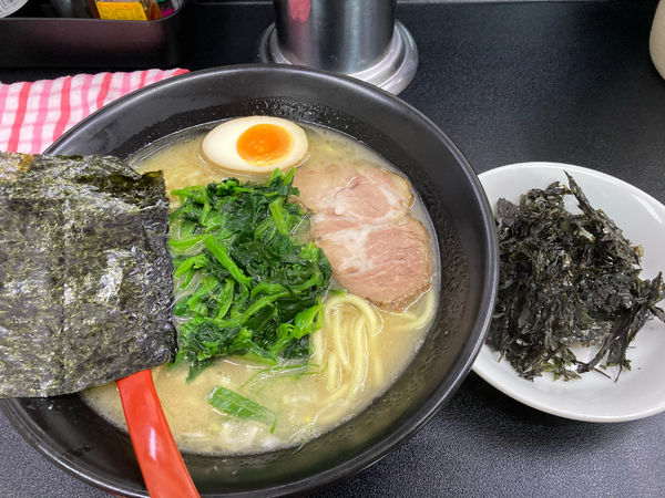 「ラーメン＋岩海苔＋半ほうれん草（740＋100＋50円）」@中川家の写真