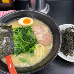 ラーメン＋岩海苔＋半ほうれん草（740＋100＋50円）