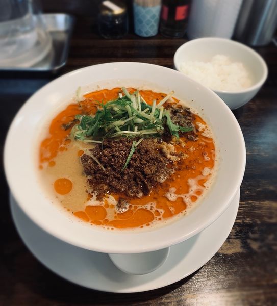 「白胡麻担々麺（固め･3辛3痺￥930）＋半ライス（￥50）」@四川担担麺 阿吽 浅草店の写真