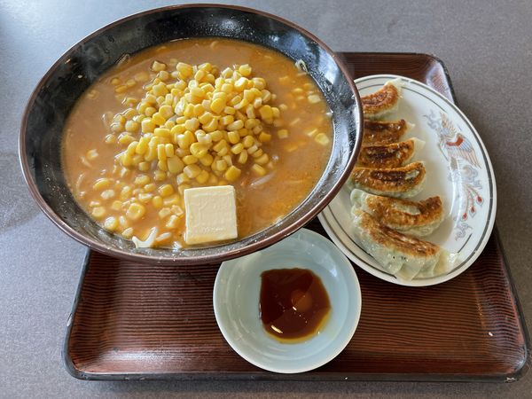 「味噌コーンラーメン+バター+餃子+ライス」@江戸一ラーメンの写真