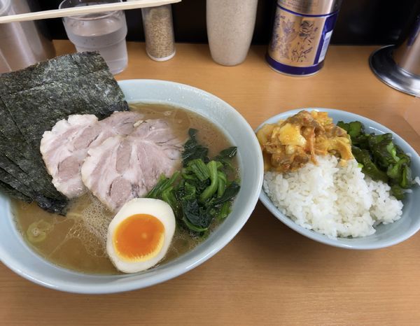 「特製ラーメン　無料ライス」@横浜らーめん 武蔵家 綾瀬店の写真