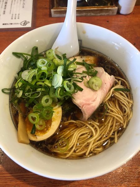 「溜まり醤油イナブラックラーメン」@麺屋二八の写真