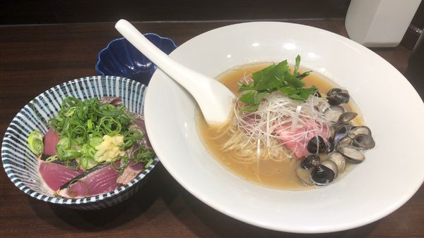 「しじみラーメン+鰹丼」@寿製麺 よしかわ 西台駅前店の写真