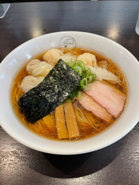 「特性ワンタン麺ハーフ　大盛」@八雲の写真