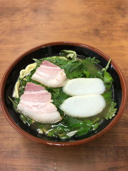 「沖縄そば＋ふーちば　600円」@うちなーすば ヤージ小の写真