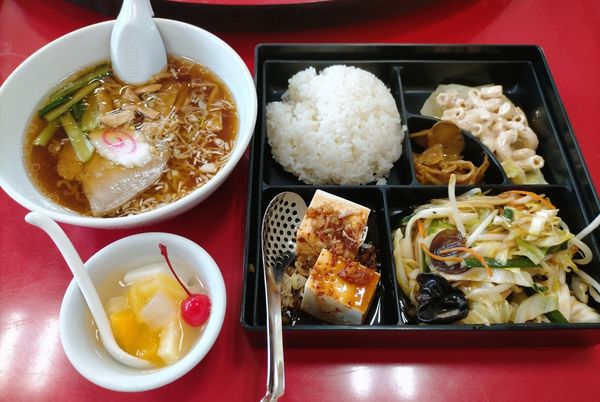 「半ラーメン定食(日替り)900円」@チャイナレストラン 揚子江の写真