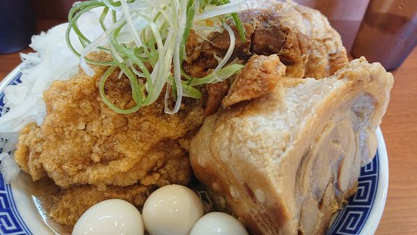 「特製ラーメン(並)」@びんびん豚 坂戸店の写真