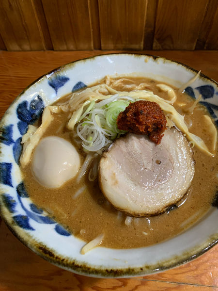 「辛味噌らーめん(煮玉子)」@らーめん 紺やの写真