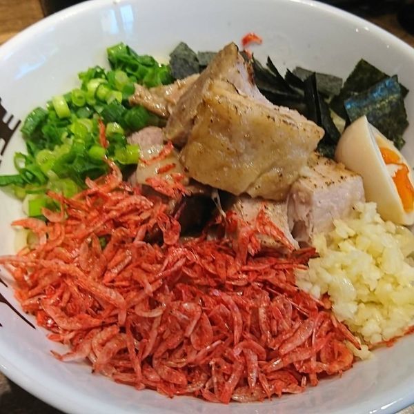 「春限定　我が青春のピンクそば」@本気の焼豚 プルプル食堂の写真