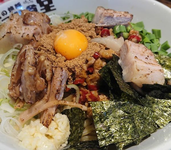 「浮気なゴロゴロ豚まぜそば」@本気の焼豚 プルプル食堂の写真