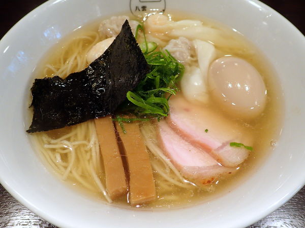 「白だし特製ワンタン麺（ハーフ）＋味付玉子」@八雲の写真