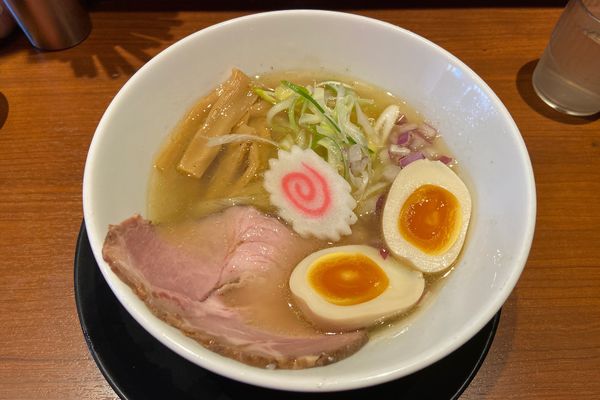 「天然塩の中華そば」@ラーメンラボ うさぎプラスの写真