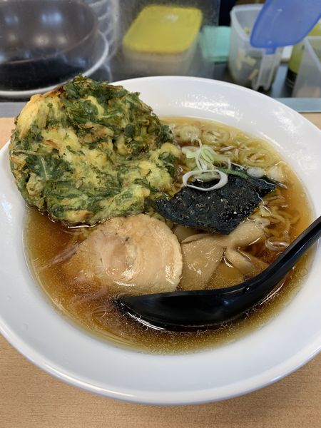 「中華そば410円 春菊•玉ねぎ天200円」@あじさい茶屋 中野1・2号店の写真