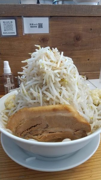 「ブタジマくん中（300g) 950円+生卵50円」@麺屋鈴春の写真