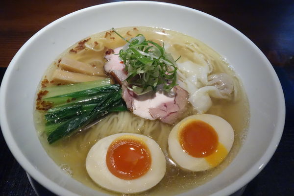 「らー麺＋半熟煮玉子」@らーめん 鉢ノ葦葉の写真