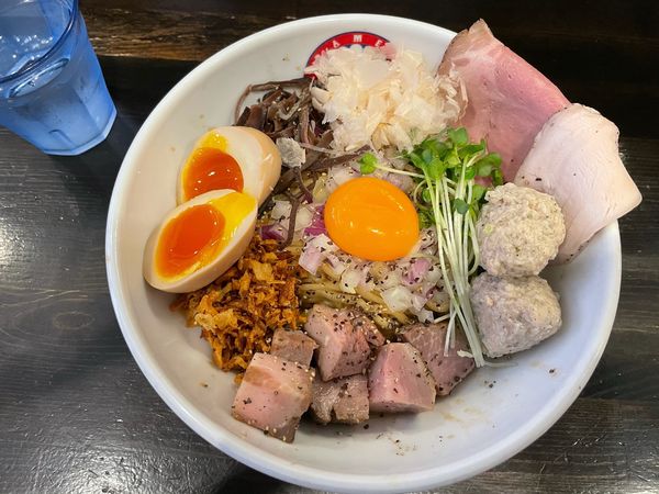 「特製とりとんまぜそば」@らぁ麺 きくはんの写真