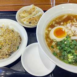 にぼ達+半チャーハン餃子3個