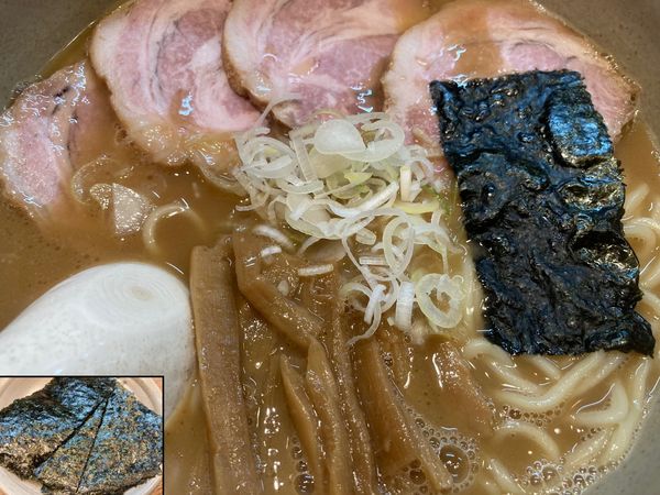 「らーめん（大）＋チャーシュー＋のり」@麺屋吉左右の写真