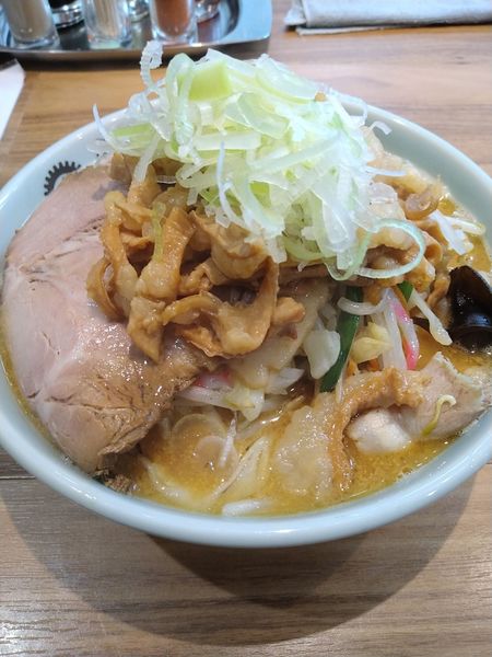 「味噌ﾁｬｰｼｭｰﾀﾝﾒﾝ(牛ホル)+ねぎ」@飯村製作所の写真