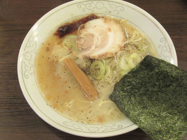 「とんこつラーメン（塩）（650円）＋半チャーハン（350円）」@一元ちゃんの写真