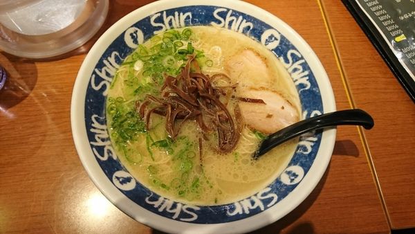 「博多ShinShinラーメン」@博多らーめん ShinShin KITTE博多店の写真