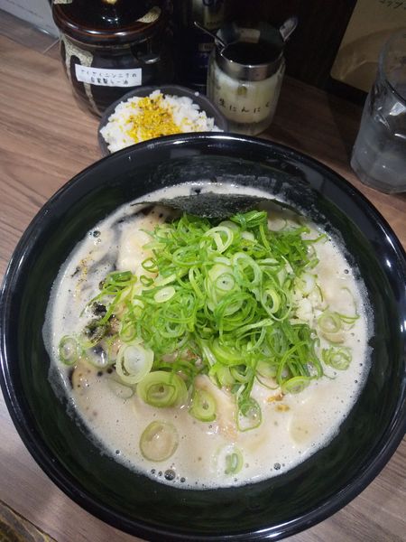 「こってり九条ネギラーメン(750円＋150円)ライス無料」@特製ラーメンはせがわの写真