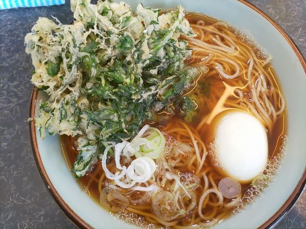 「春菊天そば＋ゆで玉子」@文殊 亀戸店の写真