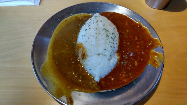 「辛口&甘口 ハーフ&ハーフ」@自衛隊カレーの写真