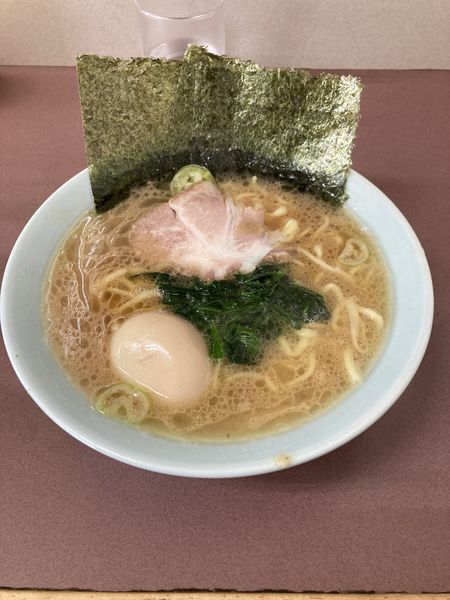 「らーめん並＋味付玉子」@本牧家 本店の写真