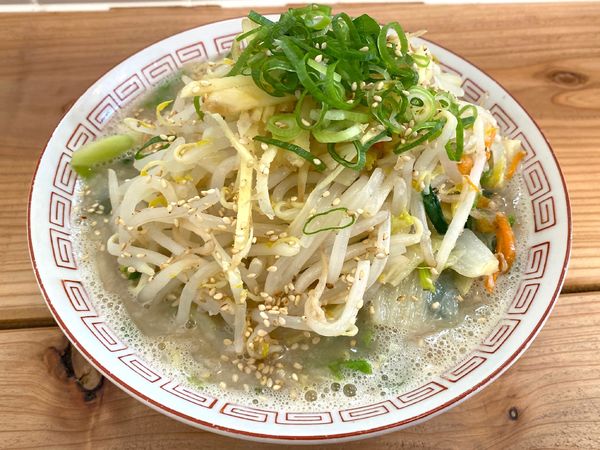 「濃厚たんめん ９００円」@豚骨ラーメン おかだの写真