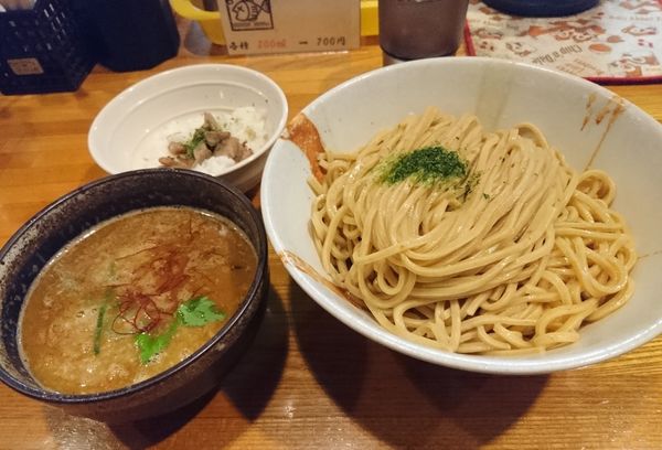 「限定 赤海老と鰺の煮干しつけそば 味噌風味 平打ち麺 おい飯付き」@麺屋 ひな多の写真