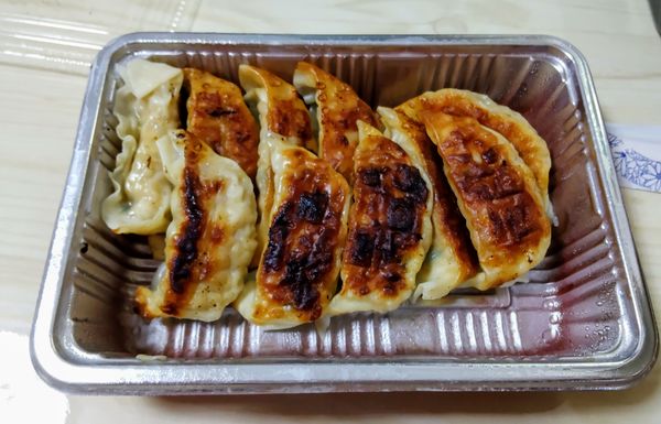 「２皿 持ち帰り」@亀戸餃子 本店の写真