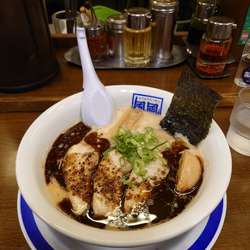 濃いとんこつラーメン