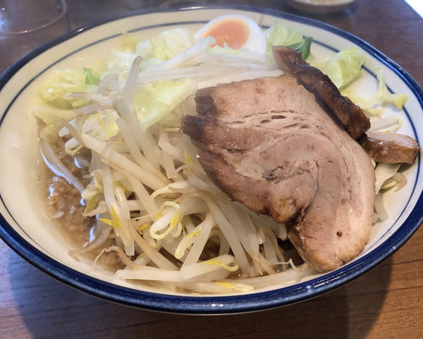 「醤油とんこつ　野菜マシ」@らーめん勇の写真