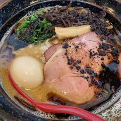 【限定】熊本風とんこつラーメン¥900