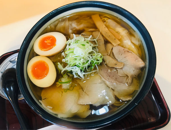 「味玉ワンタンメン」@ワンタンメンの満月 酒田本店の写真