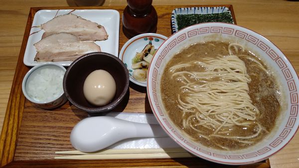 「鰯(いわし)¥850+煮卵¥100-」@炭火焼濃厚中華そば 海富道の写真