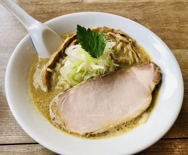 「鶏汐らぁめん 並(880円)、水餃子(280円)」@らぁめん蓮華の写真